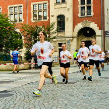 Gruppe von Läufern beim Firmenlauf