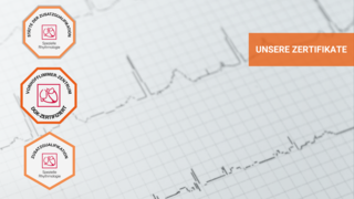 drei Zertifikate vor EKG-Ausdruck