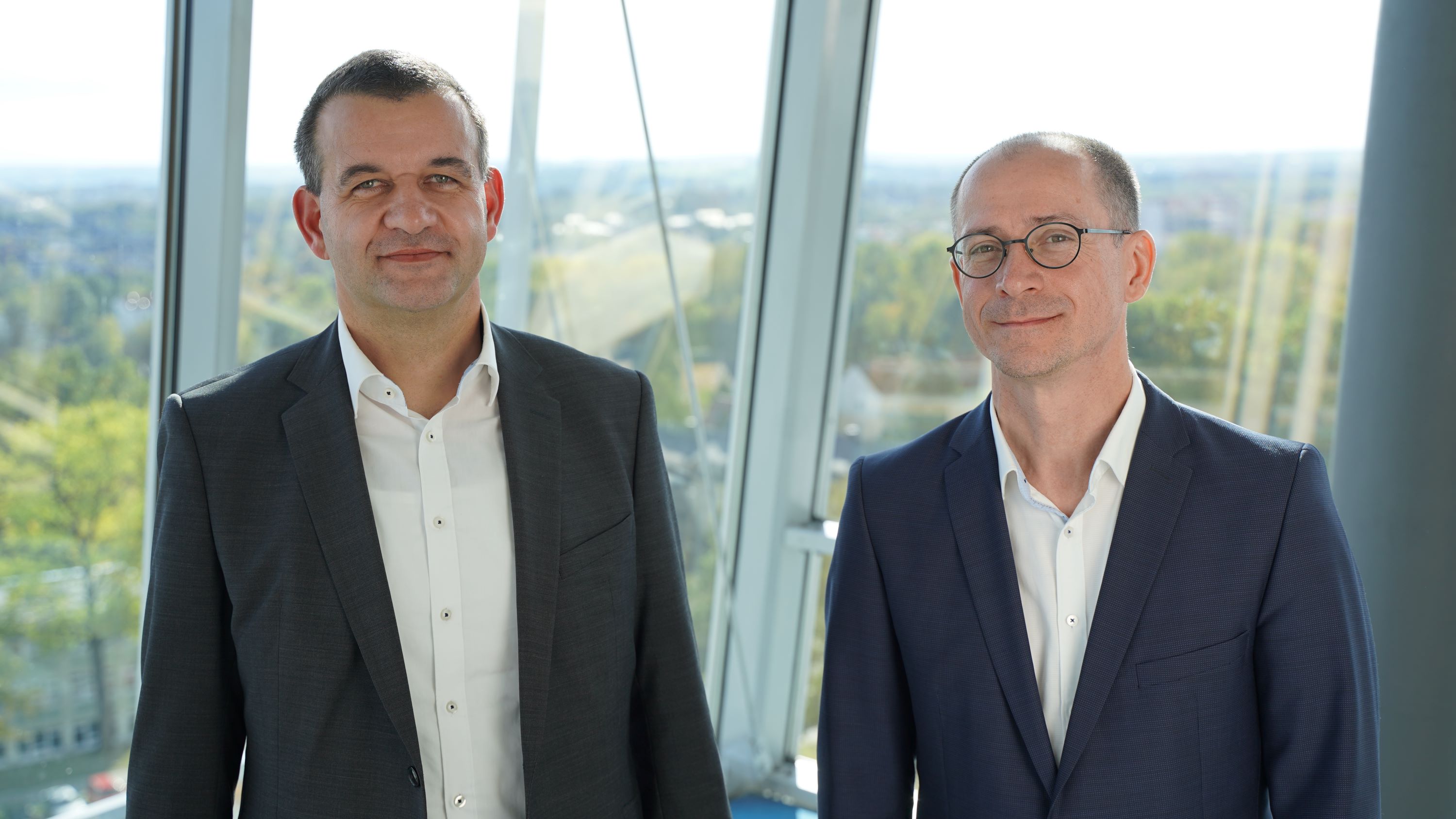 Portrait von Dr. med. Jan Ernstberger und Roy Friese